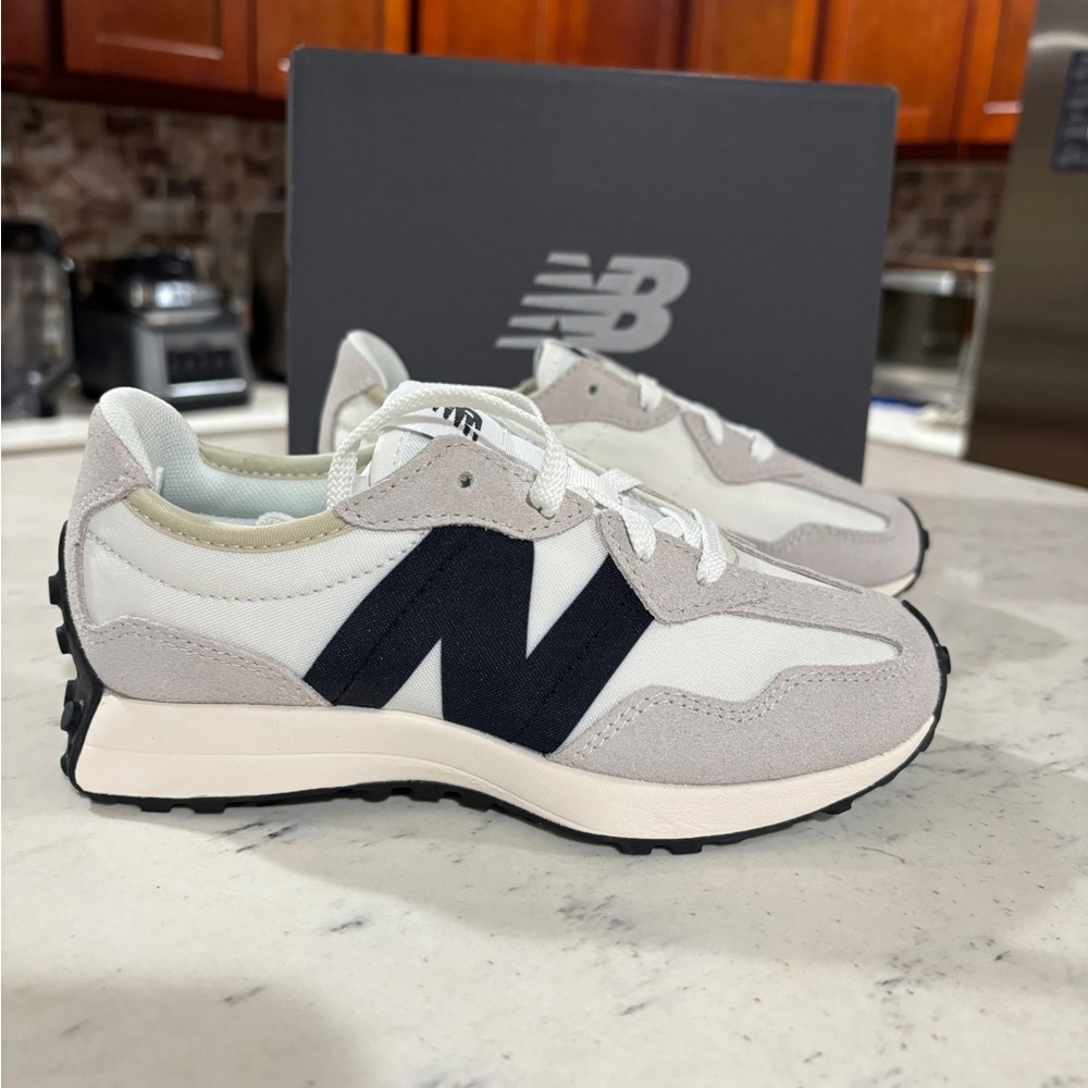New Balance 327 White/Black Sea Salt Grey PS327FE  (PS) Size Unisex Kids NWB - Picture 7 of 16